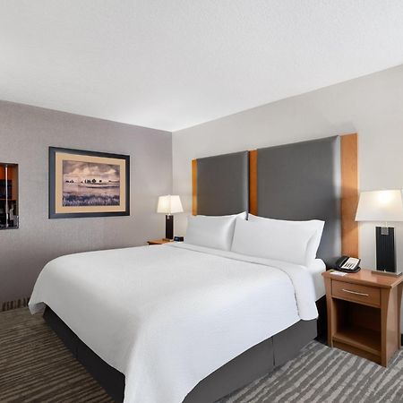 Holiday Inn Calgary Airport By Ihg Екстериор снимка