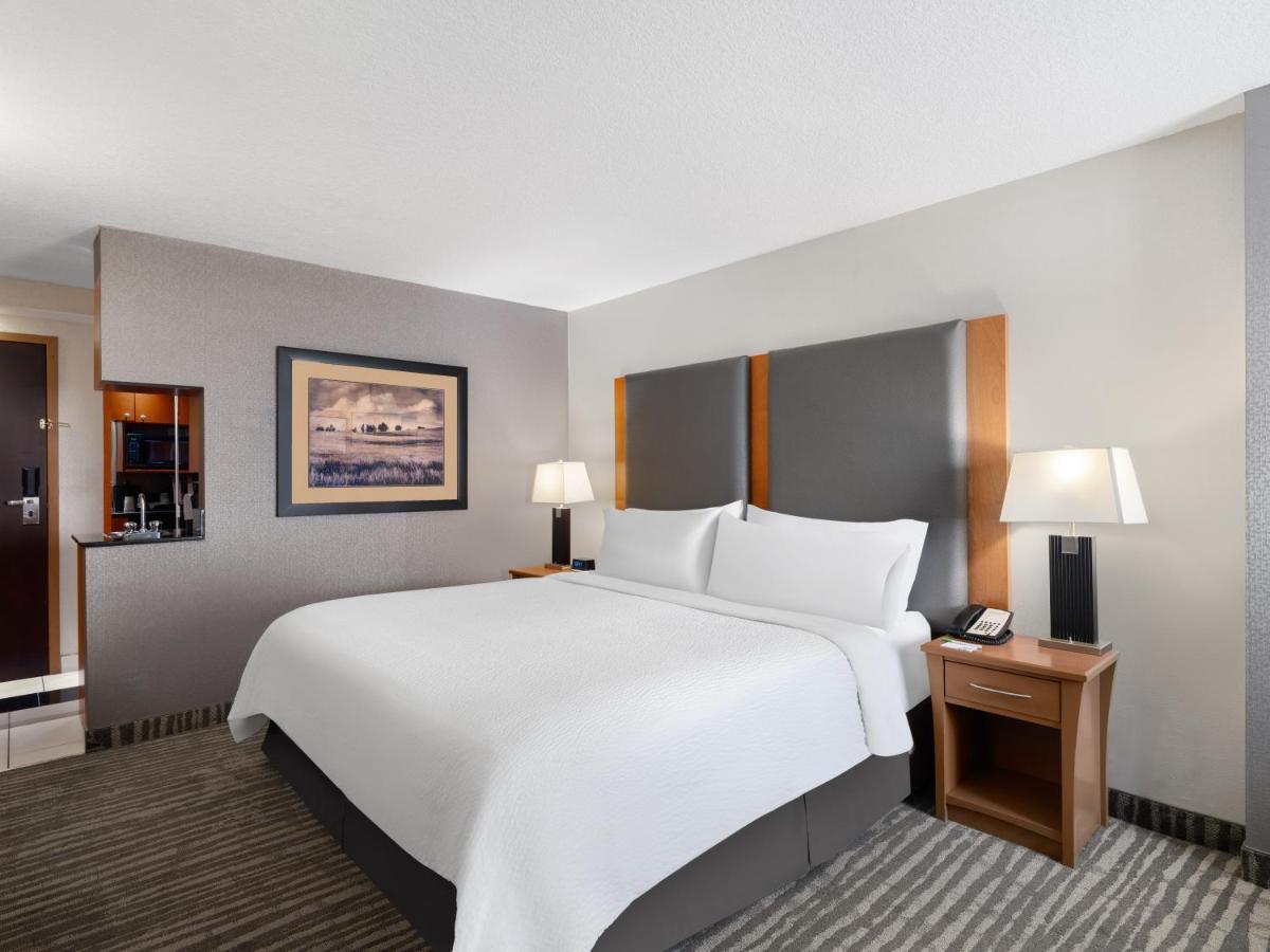 Holiday Inn Calgary Airport By Ihg Екстериор снимка