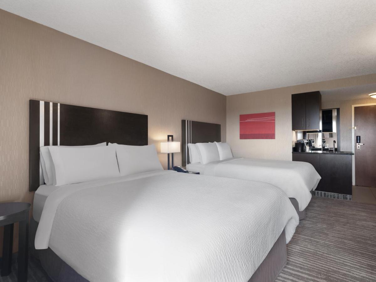Holiday Inn Calgary Airport By Ihg Екстериор снимка