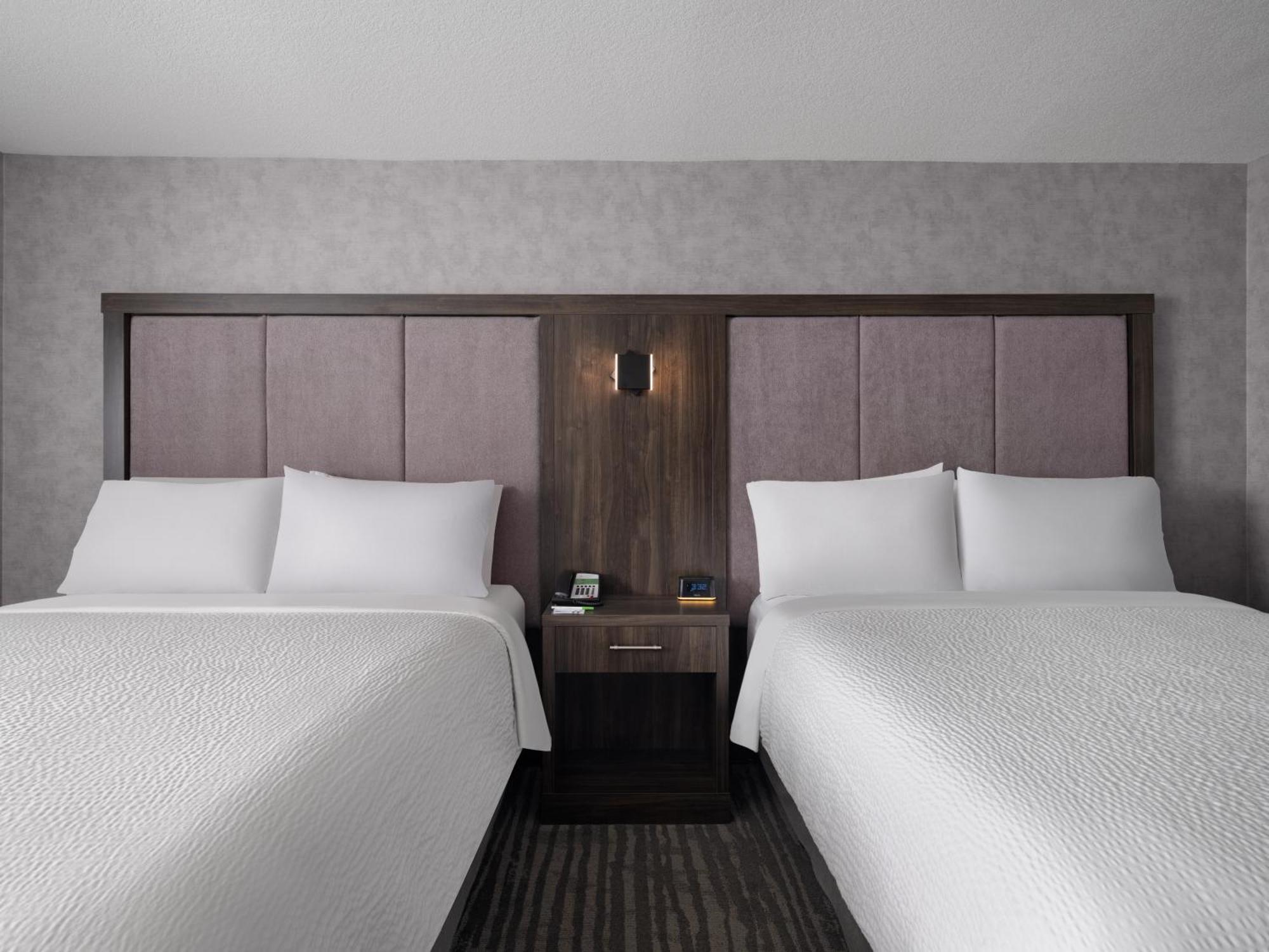 Holiday Inn Calgary Airport By Ihg Екстериор снимка