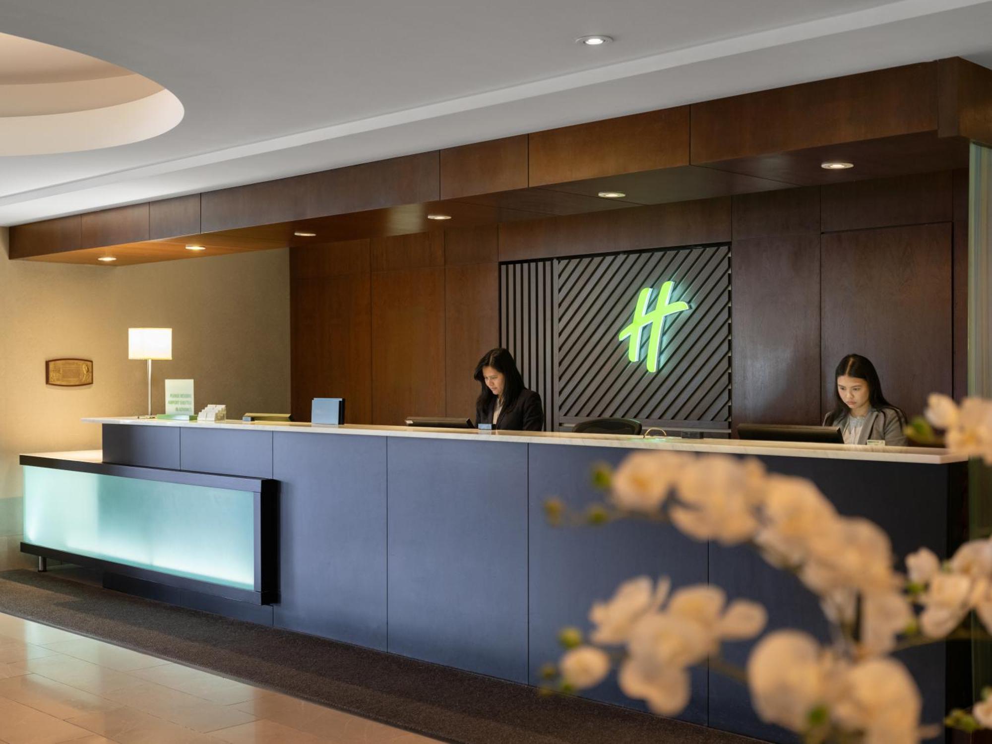 Holiday Inn Calgary Airport By Ihg Екстериор снимка