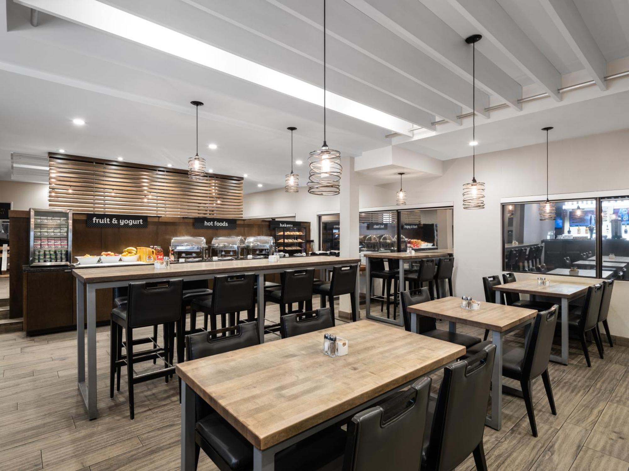 Holiday Inn Calgary Airport By Ihg Екстериор снимка
