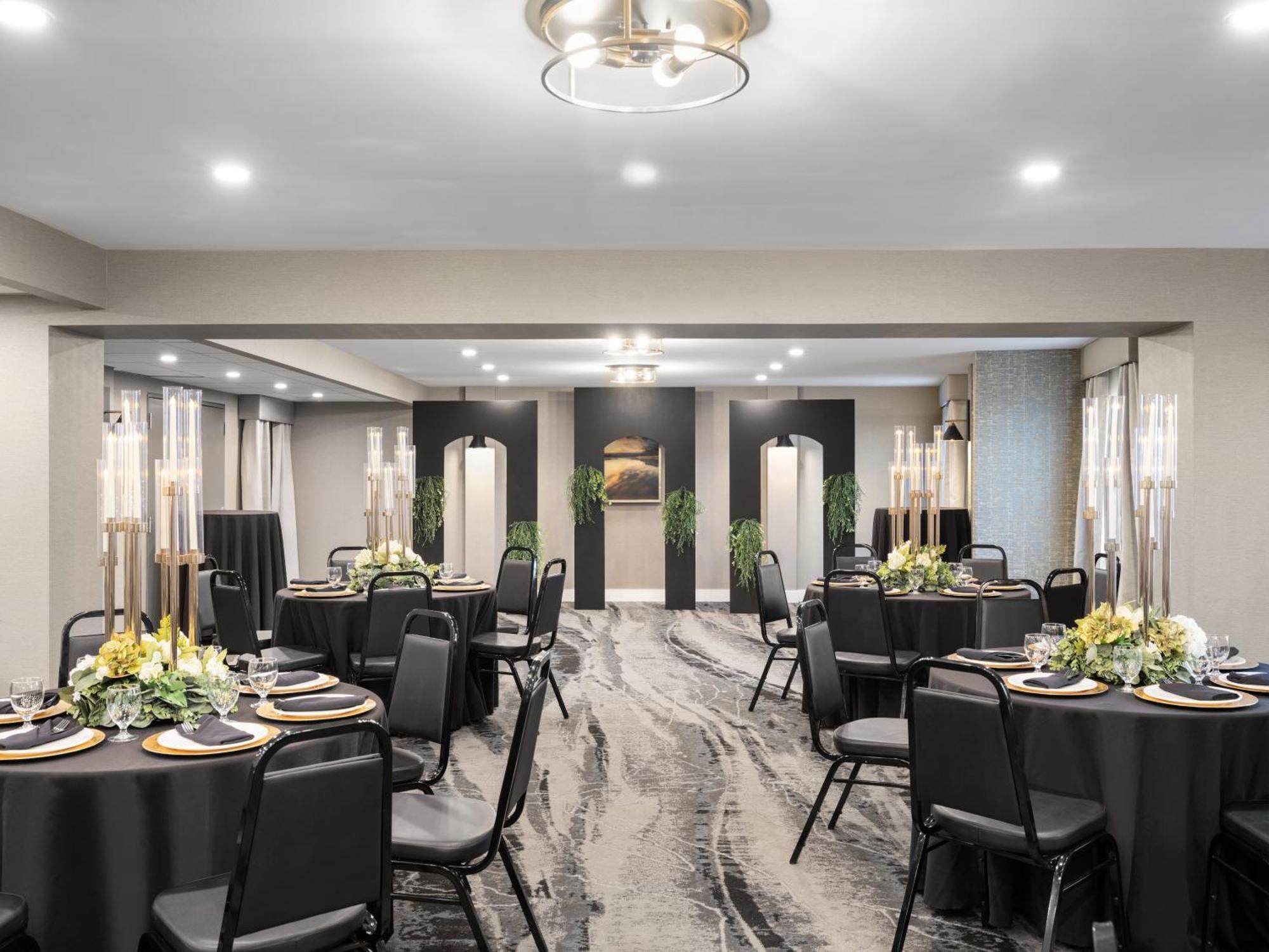 Holiday Inn Calgary Airport By Ihg Екстериор снимка