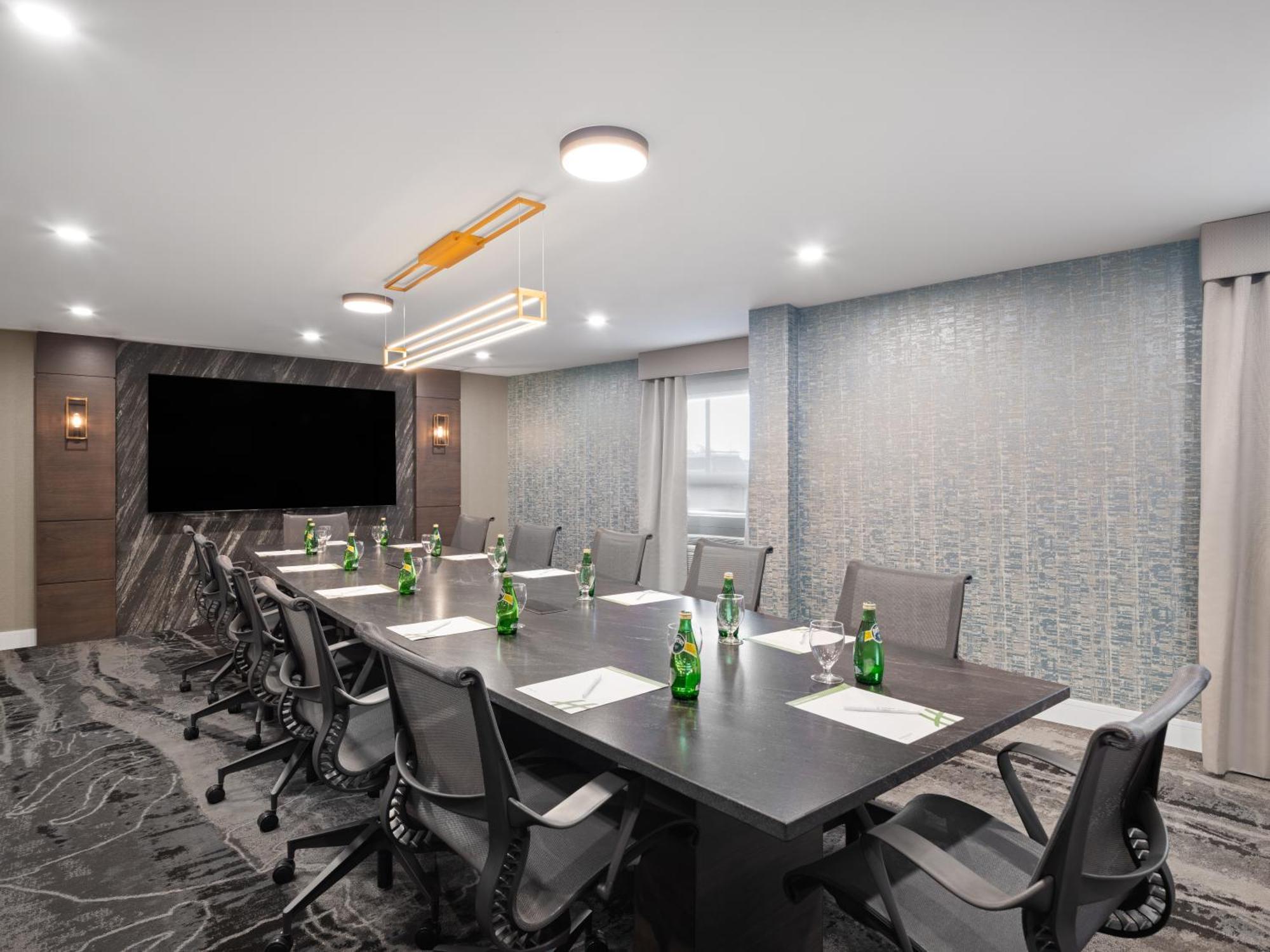 Holiday Inn Calgary Airport By Ihg Екстериор снимка