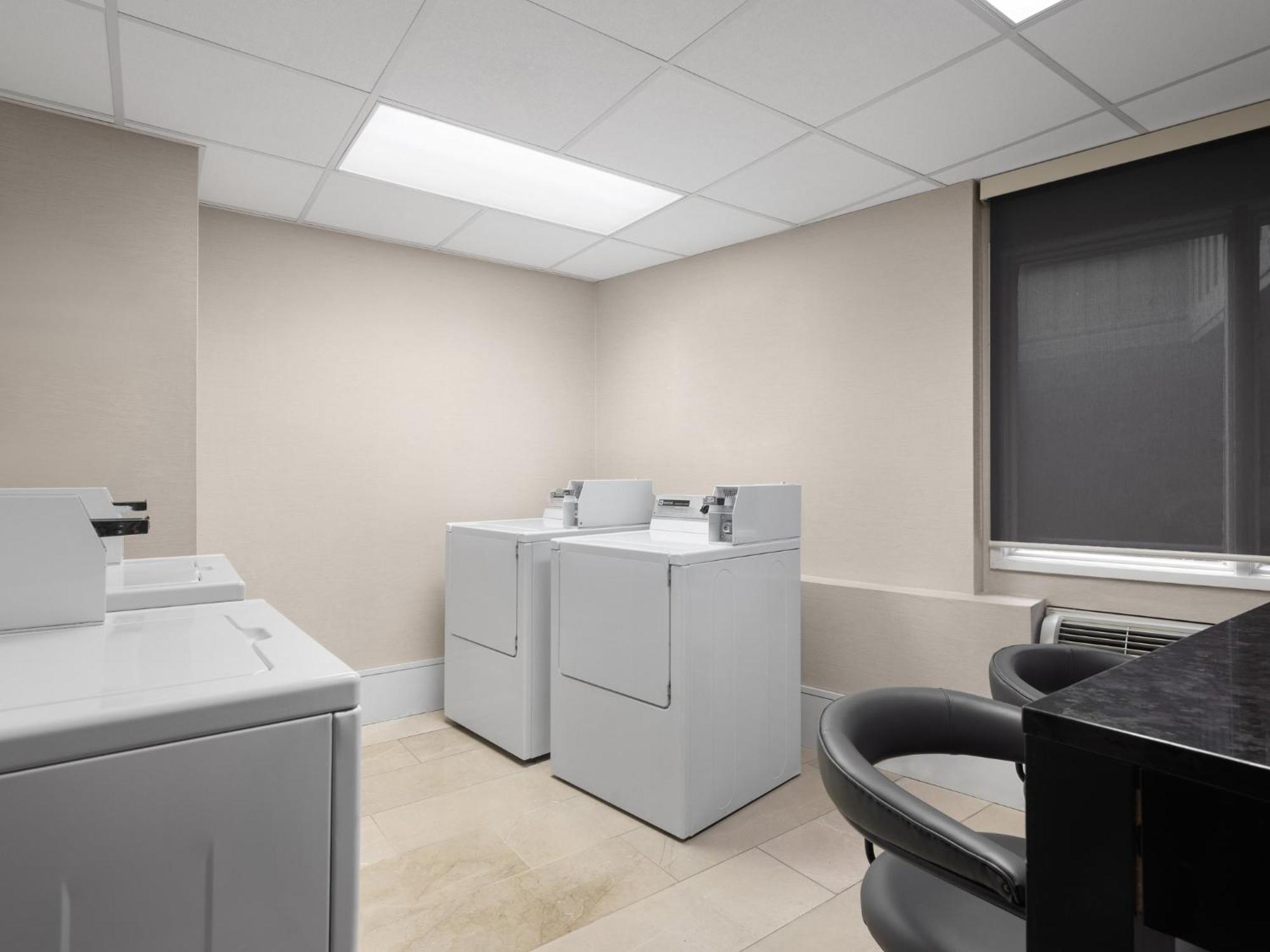 Holiday Inn Calgary Airport By Ihg Екстериор снимка