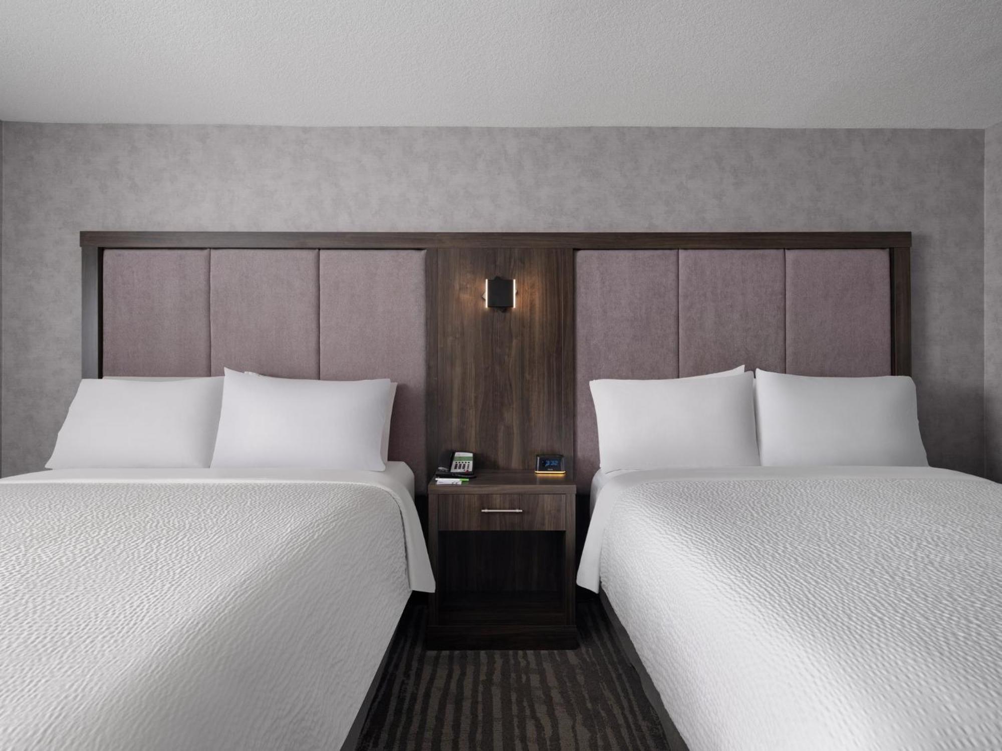 Holiday Inn Calgary Airport By Ihg Екстериор снимка