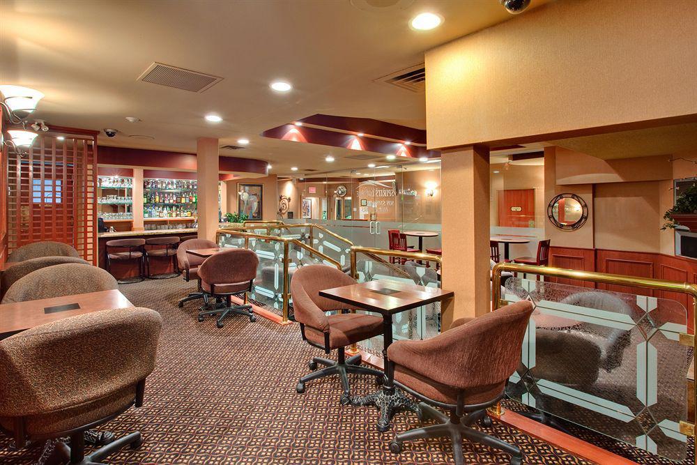 Holiday Inn Calgary Airport By Ihg Ресторант снимка